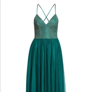 Stunning gown- Perfect for Formal/Semi-Formal